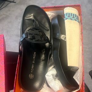 New in box Tory Burch miller cloud sandals black 9